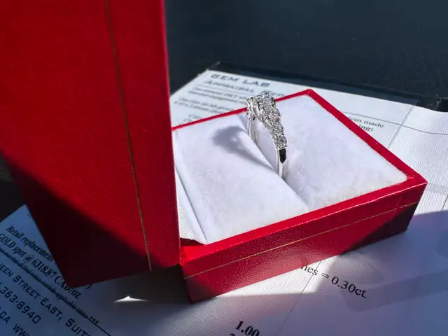 #804 - 1/2 Carat Diamond Ladies Band, 14kt, Size 6 - Photo 4