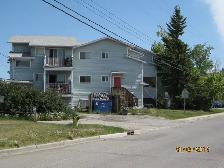 Nice townhouse style 1BR apt-5 min to Cda Olympic Park(Bowness)