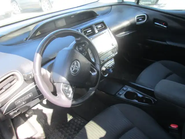 2020 Toyota Prius Prime plug in hybrid - Photo 4