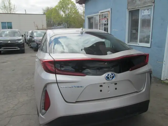 2020 Toyota Prius Prime plug in hybrid - Photo 11