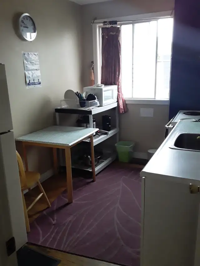 A room for rent at St Claire and Keele for male professional - Photo 3