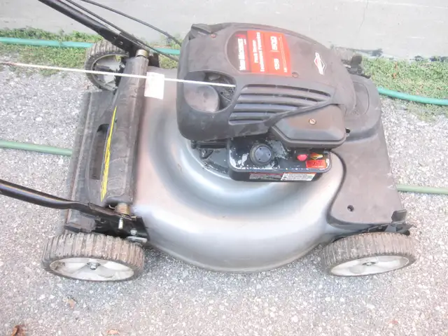 SELF-PROPELLED MTD 21' YARD MACHINE LAWN MOWER BRIGGS 158CC ENG - Photo 2