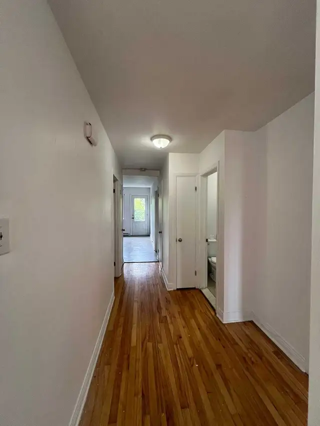Appartement 5 et demi a louer ,2 balcons haut de duplex éclairé - Photo 3