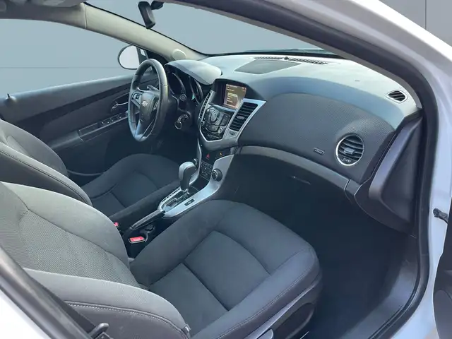 2016 Chevrolet Cruze Limited LT - Photo 26