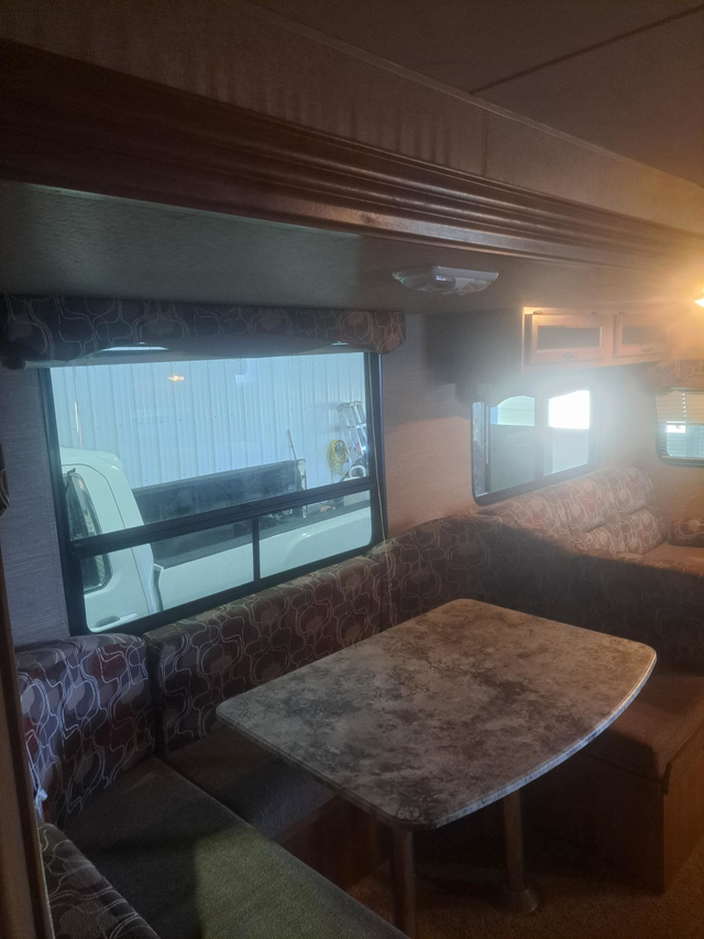 2014 Catalina 303 - Photo 9