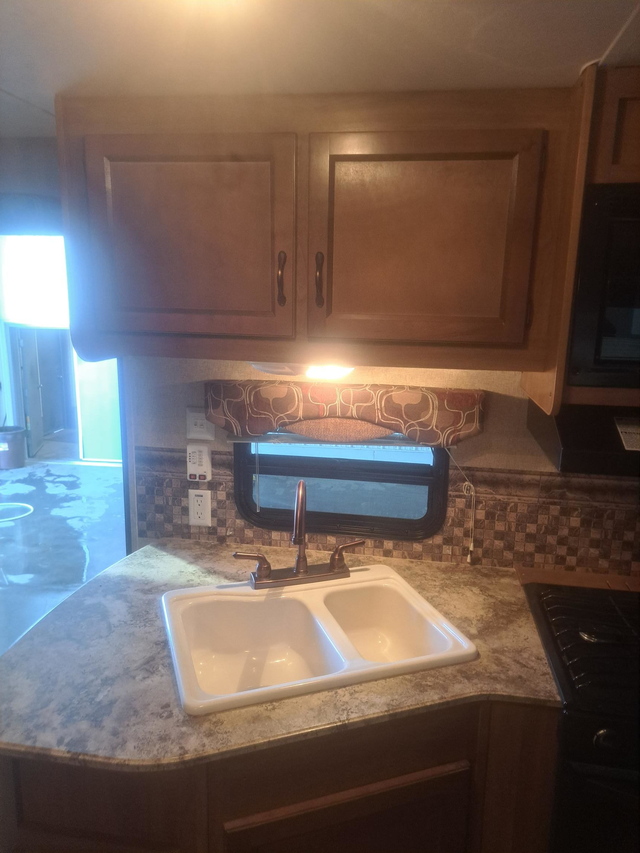 2014 Catalina 303 - Photo 12