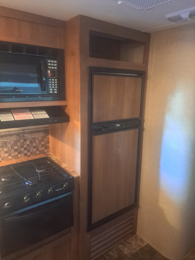 2014 Catalina 303 - Photo 13
