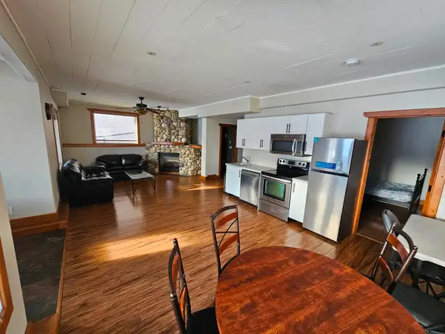 LARGE BEDROOM - CLOSE TO LRT/ U OF C/ SAIT/ FH HOSP$116
