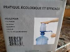 Pompe manuelle pour bouteille d’eau