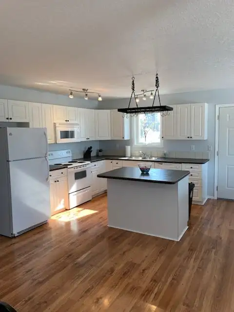 Spacious 3 bed, 2 bath half duplex - Photo 2