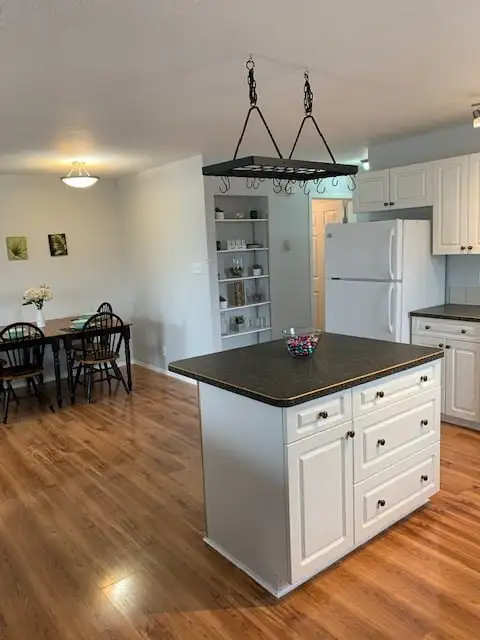Spacious 3 bed, 2 bath half duplex - Photo 3