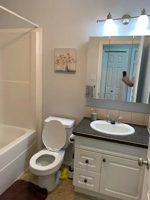 Spacious 3 bed, 2 bath half duplex - Photo 6