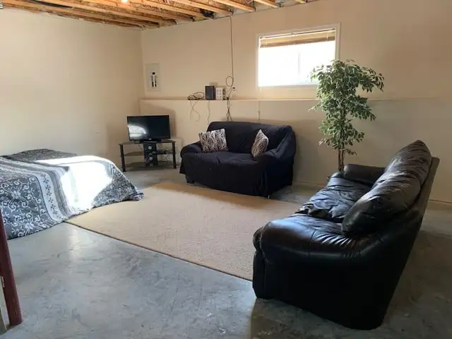 Spacious 3 bed, 2 bath half duplex - Photo 8