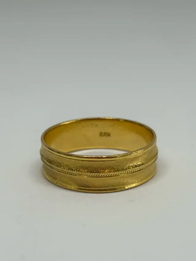 Textured 22K band