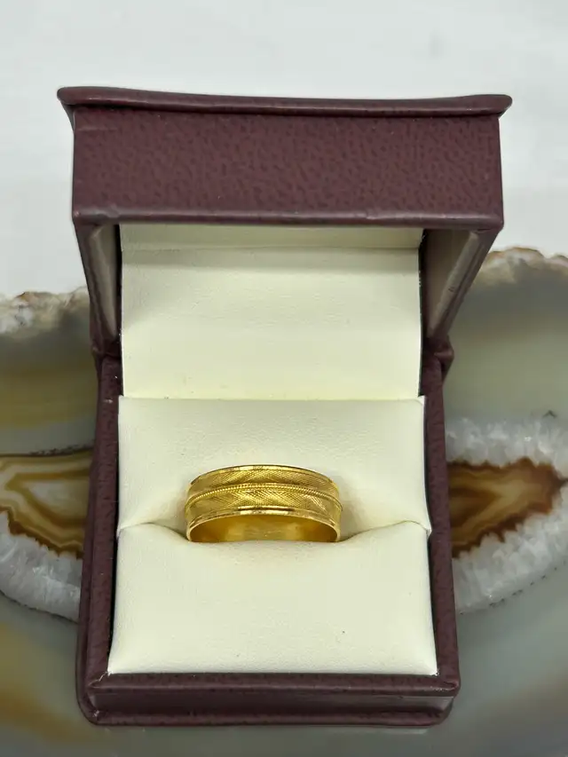 Textured 22K band - Photo 2