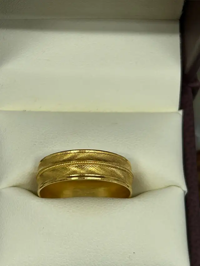 Textured 22K band - Photo 3
