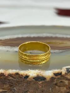 Textured 22K band - Photo 5