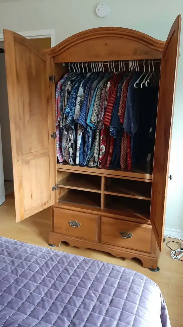 Laval,meuble Palliser,armoire garde-robe ou T.V. 32po. - Photo 3