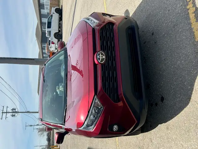 Toyota RAV4XLE Premium - Photo 3
