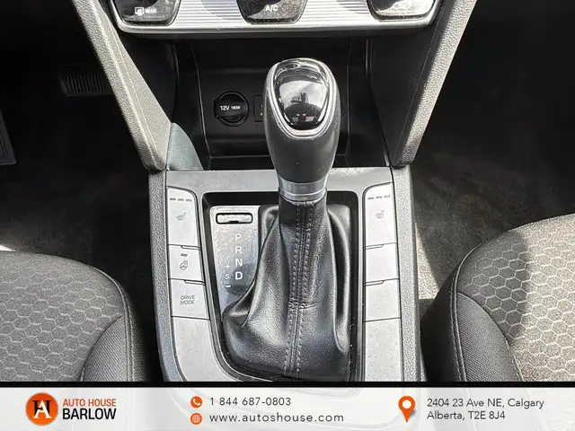 2020 Hyundai Elantra Preferred w/Sun & Safety Package BACKUP CAM - Photo 19