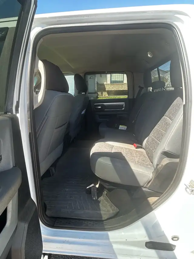2016 Ram 3500 SLT - Photo 4