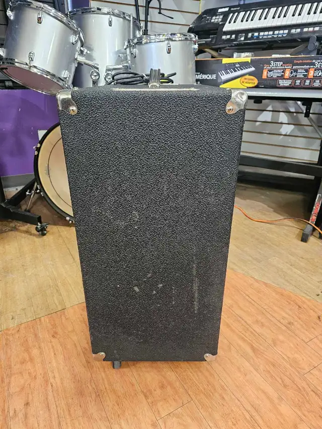 Peavey TNT 130 15' Bass Combo Amp - Photo 6