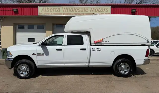2018 RAM 3500 4X4 CREW CAB 4X4 LONG BOX DIESEL SPACEKAP CANOPY