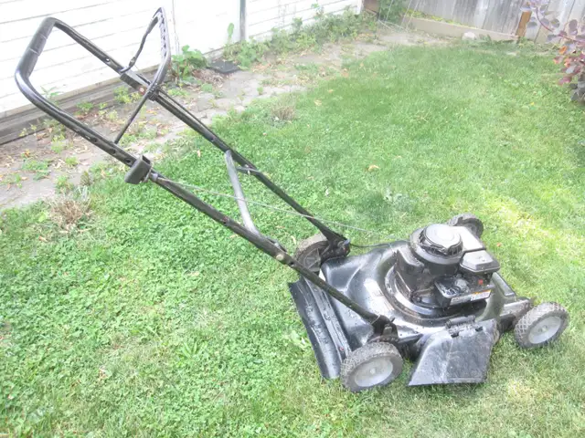 22 INCH MURRAY PUSH LAWN MOWER 4.75 H/P BRIGGS ENGINE EASY START