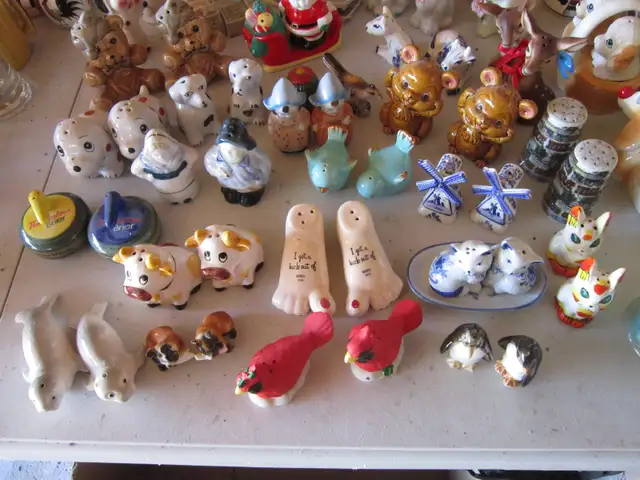 SALT  AND  PEPPER  SHAKERS  SETS - Photo 2