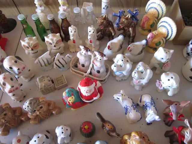 SALT  AND  PEPPER  SHAKERS  SETS - Photo 3