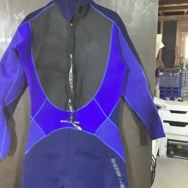Divers wet suit