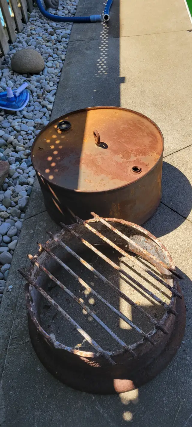 Metal Fire Pit for sale...$40 or hest offer. - Photo 2