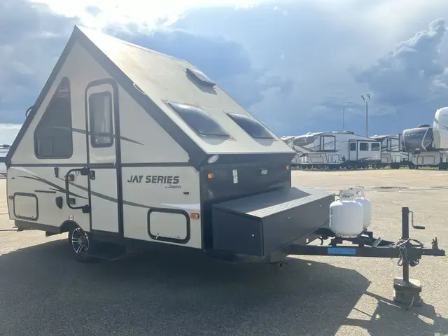 Easy to Set Up, Lightweight Hard-Sided Camper - Photo 8