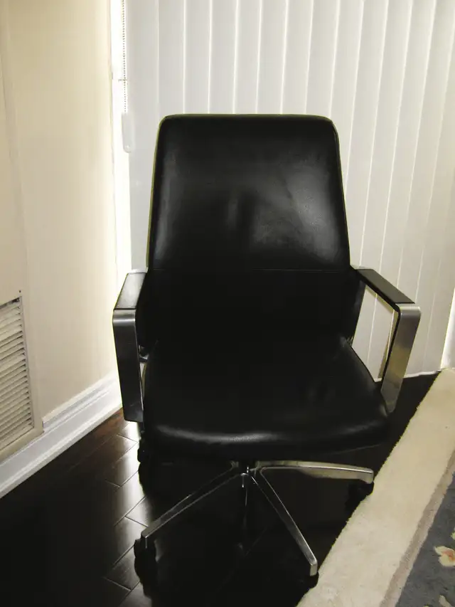 QUALITY OFFICE CHAIR