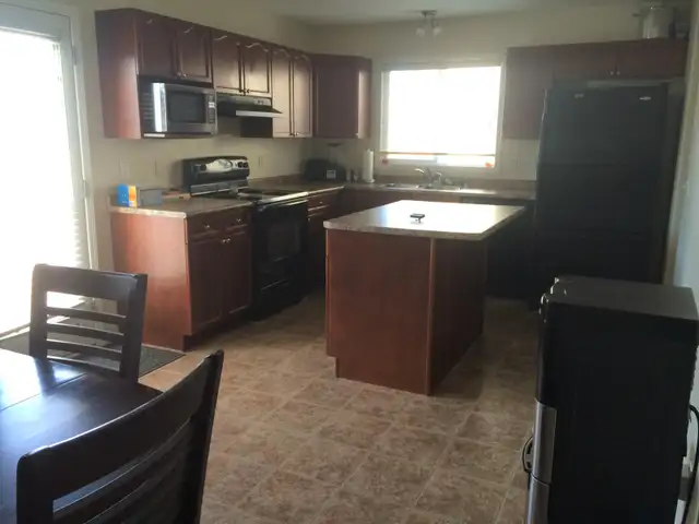 3 Bedroom, two-story whole house for rent Stonebridge, Saskatoon - Photo 6