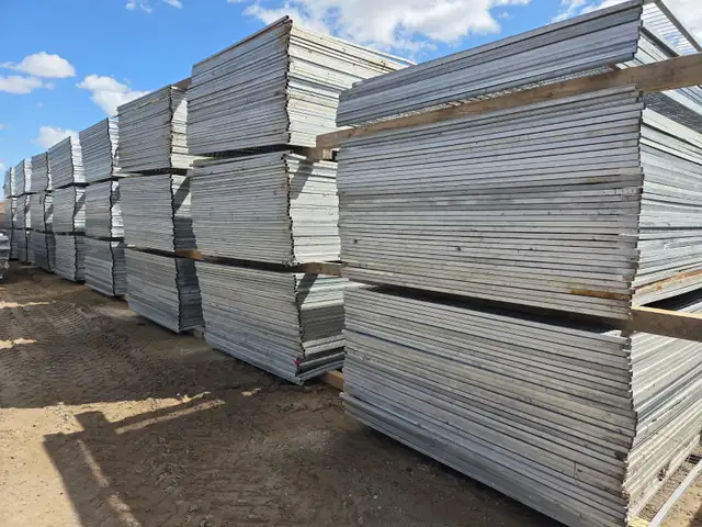 CLEARANCE - 6' High Standard Temporary Fence Panel Sets