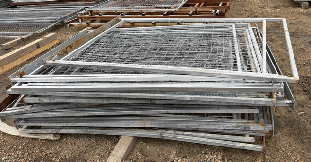 CLEARANCE - Temporary fence gates (damaged)