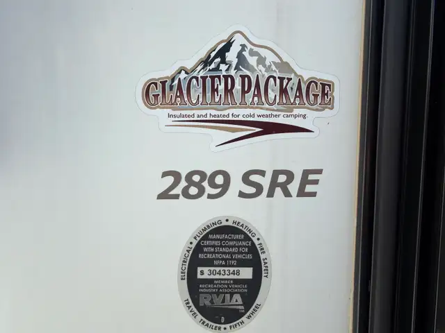 2013 RV Laredo - Photo 2
