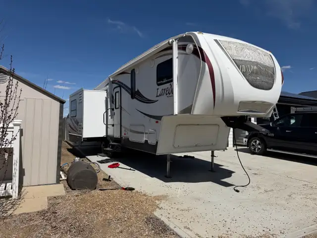 2013 RV Laredo - Photo 3