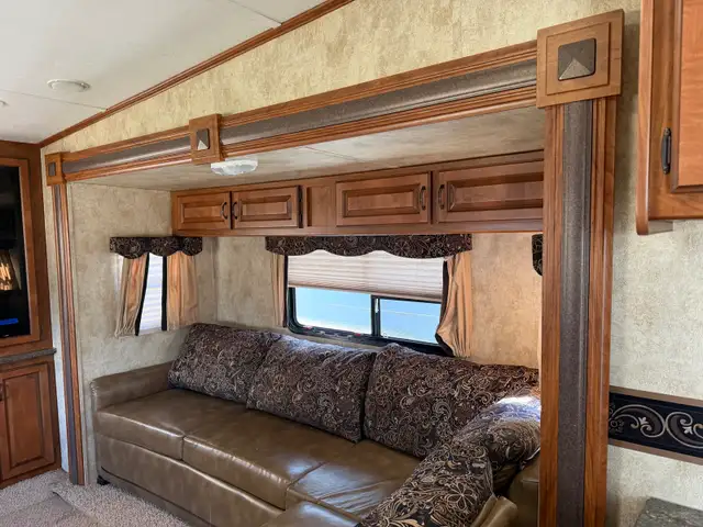 2013 RV Laredo - Photo 5