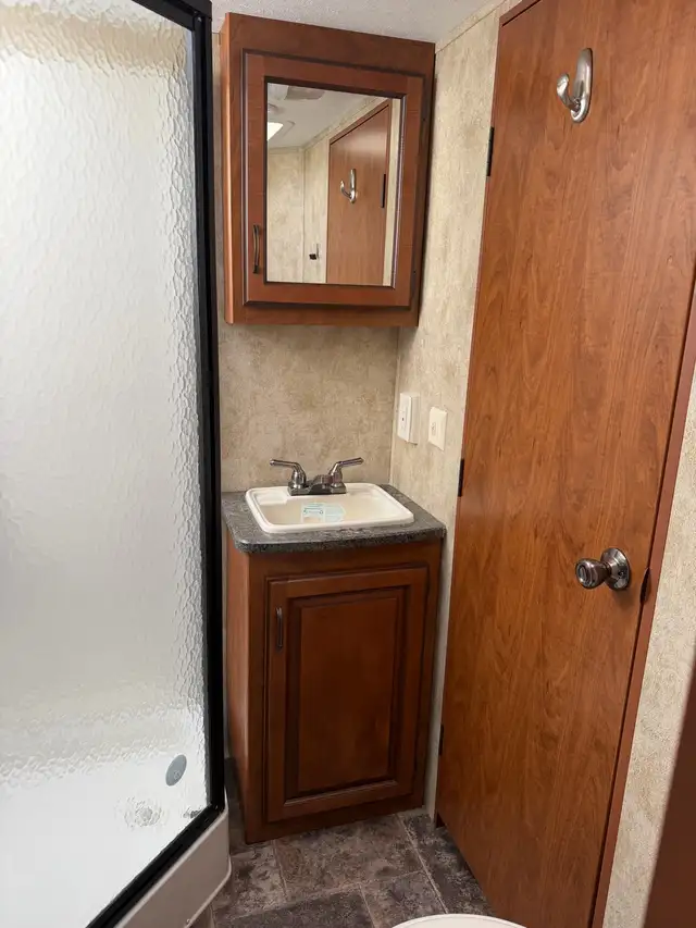2013 RV Laredo - Photo 7