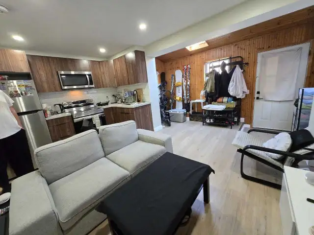 2BR 1Bath fairly new apartment near Christie Station