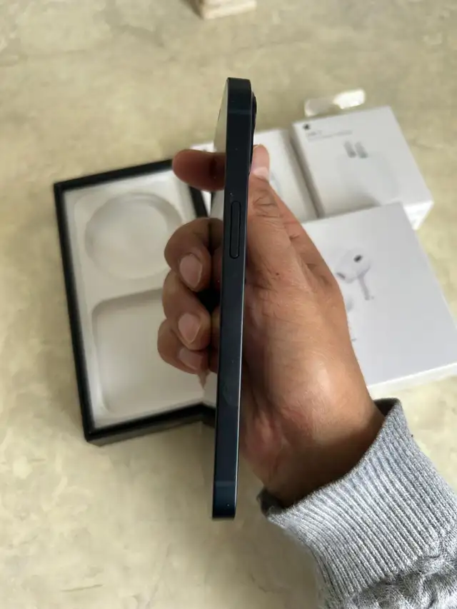 iPhone 13 128gb 80% batt AirPods/Fast Charger/Delivery - Photo 6
