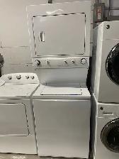 Laveuse sécheuse superposées (stacker) blanches 27'' Frigidaire