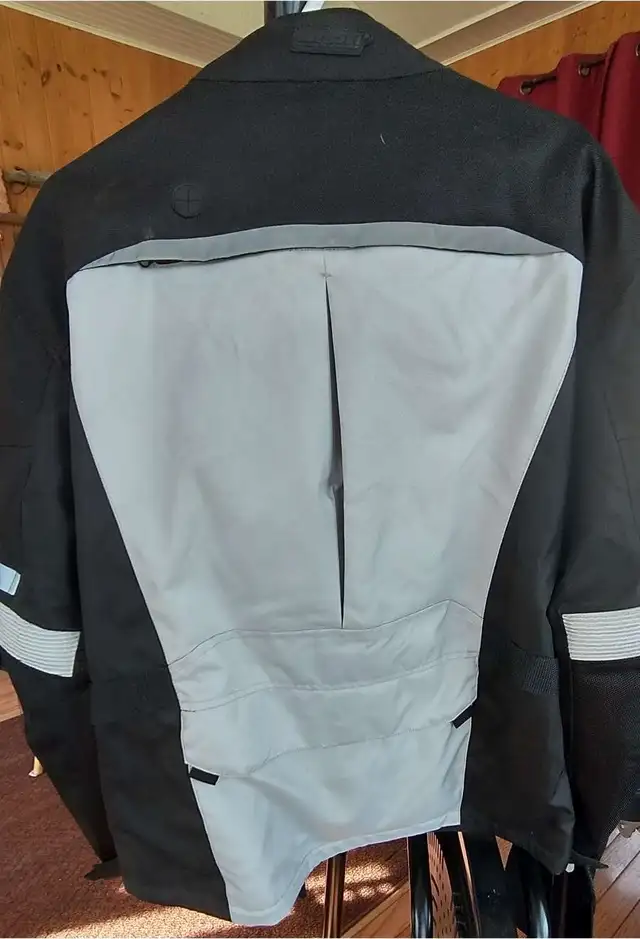 MOTORCYCLE HELMET & JACKET - Photo 10