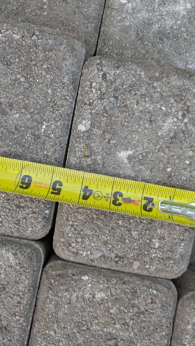 Free - at the curb: skid of interlock paving bricks - Photo 4