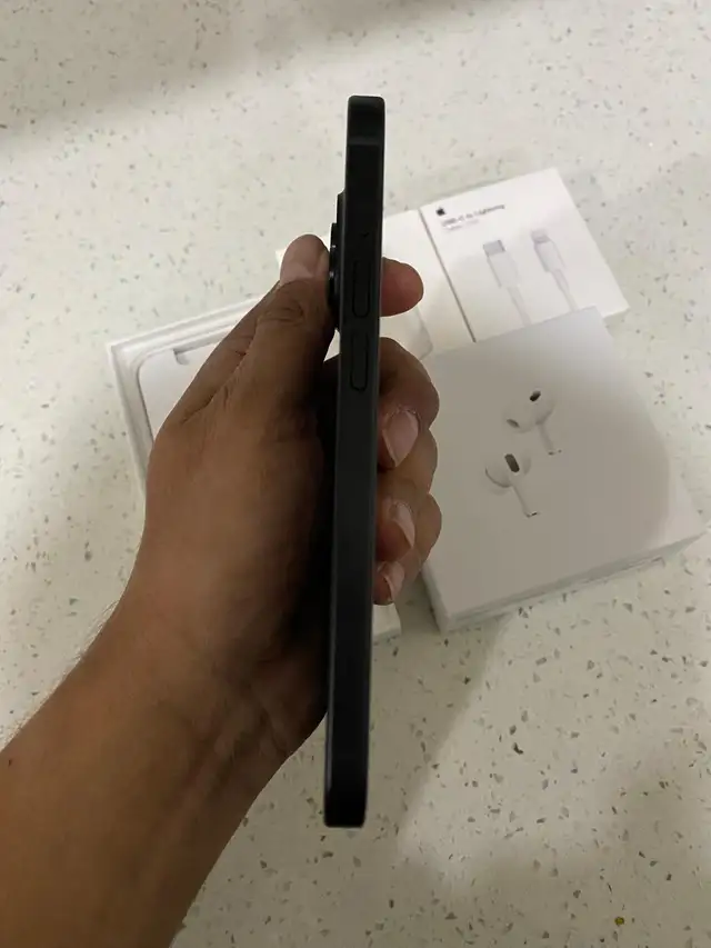iPhone 15 128GB AirPods/Charger Set/Delivery - Photo 2