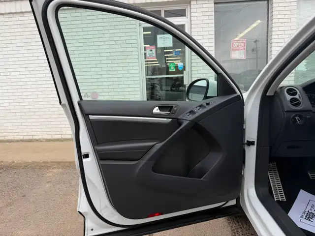 2015 Volkswagen Tiguan| Clean Carfax | All Wheel Drive | Low KMs - Photo 9