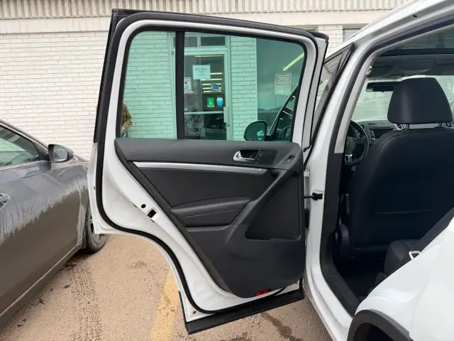 2015 Volkswagen Tiguan| Clean Carfax | All Wheel Drive | Low KMs - Photo 14