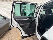 2015 Volkswagen Tiguan| Clean Carfax | All Wheel Drive | Low KMs - Photo 14